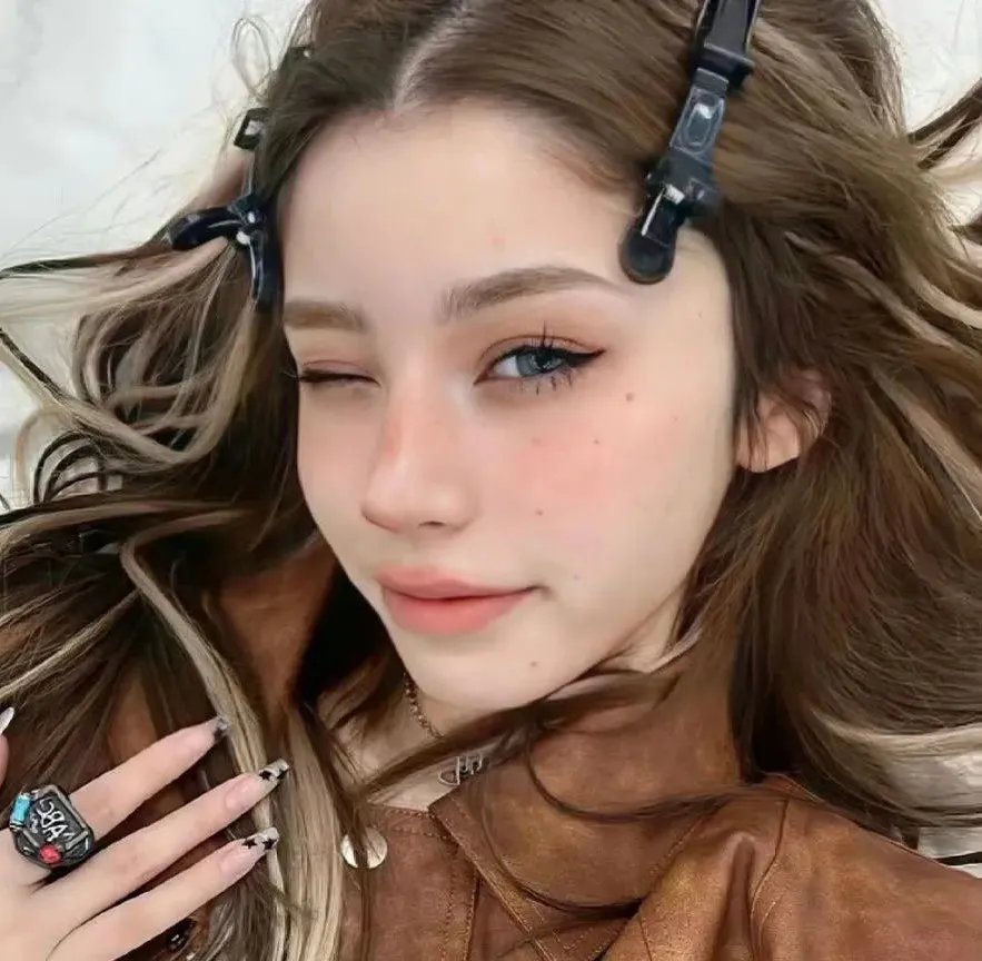 白面包车里的人